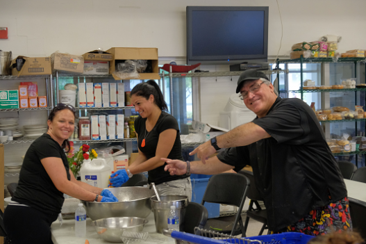 St_-Matthews-House-Kitchen-Volunteers-527x351