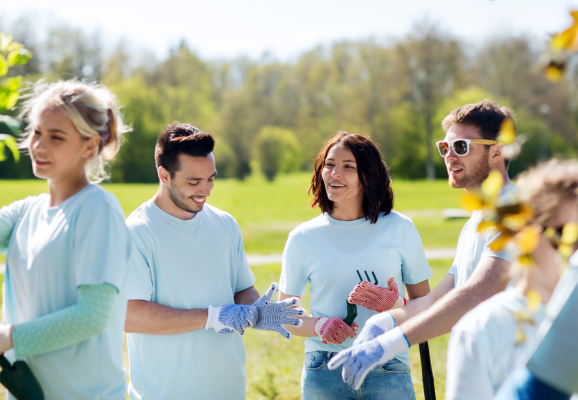 Volunteers working together